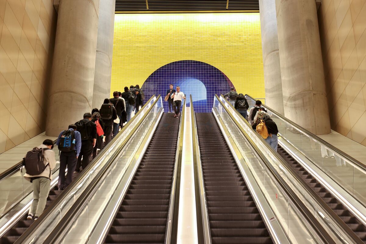 bloomberg.com - Joe Flynn - Australian Real Estate Firms Buoyed by Staff Returning to Office