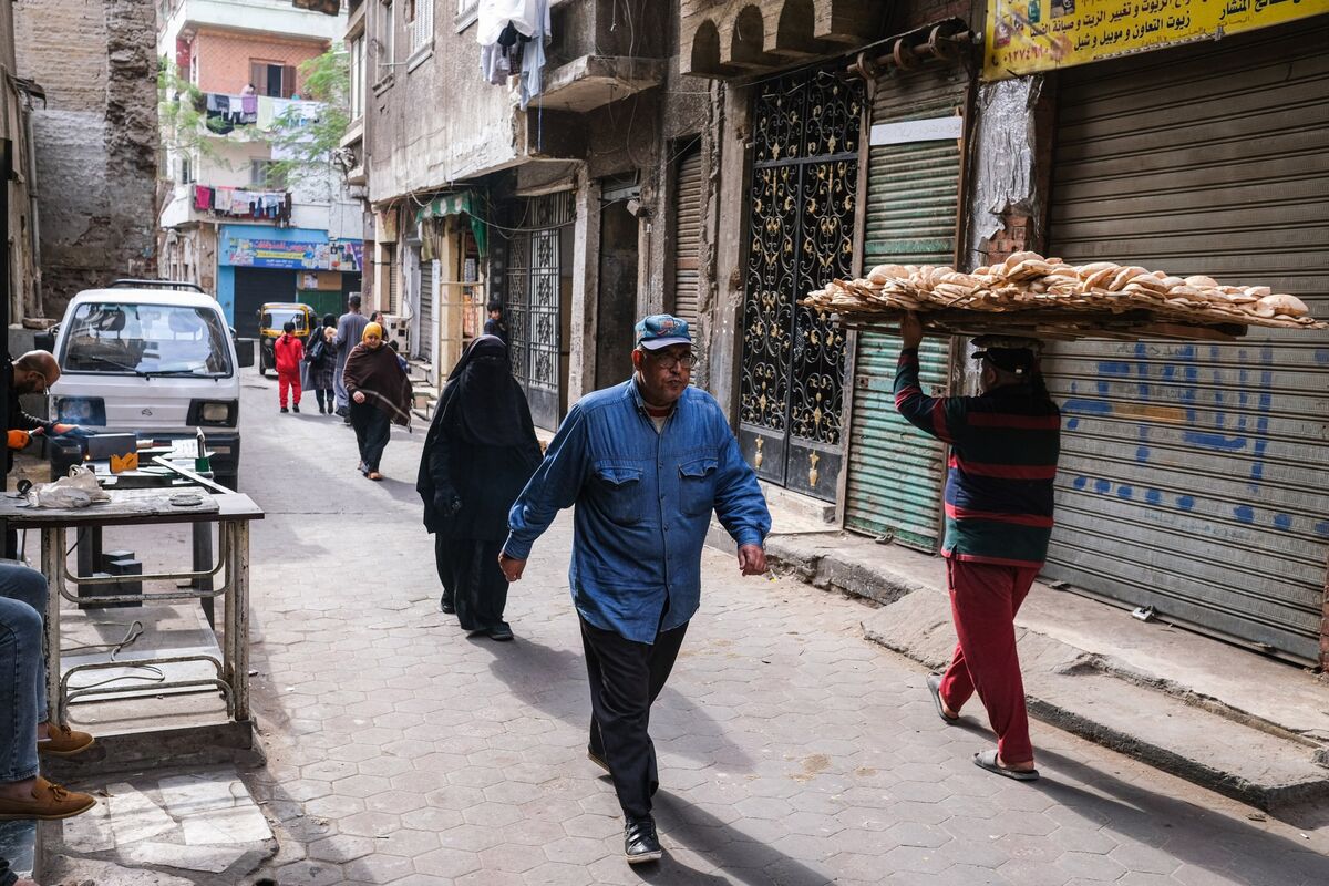 Egypt Interest Rate Hike Too Small to Beat Inflation, Bond Buyers Say