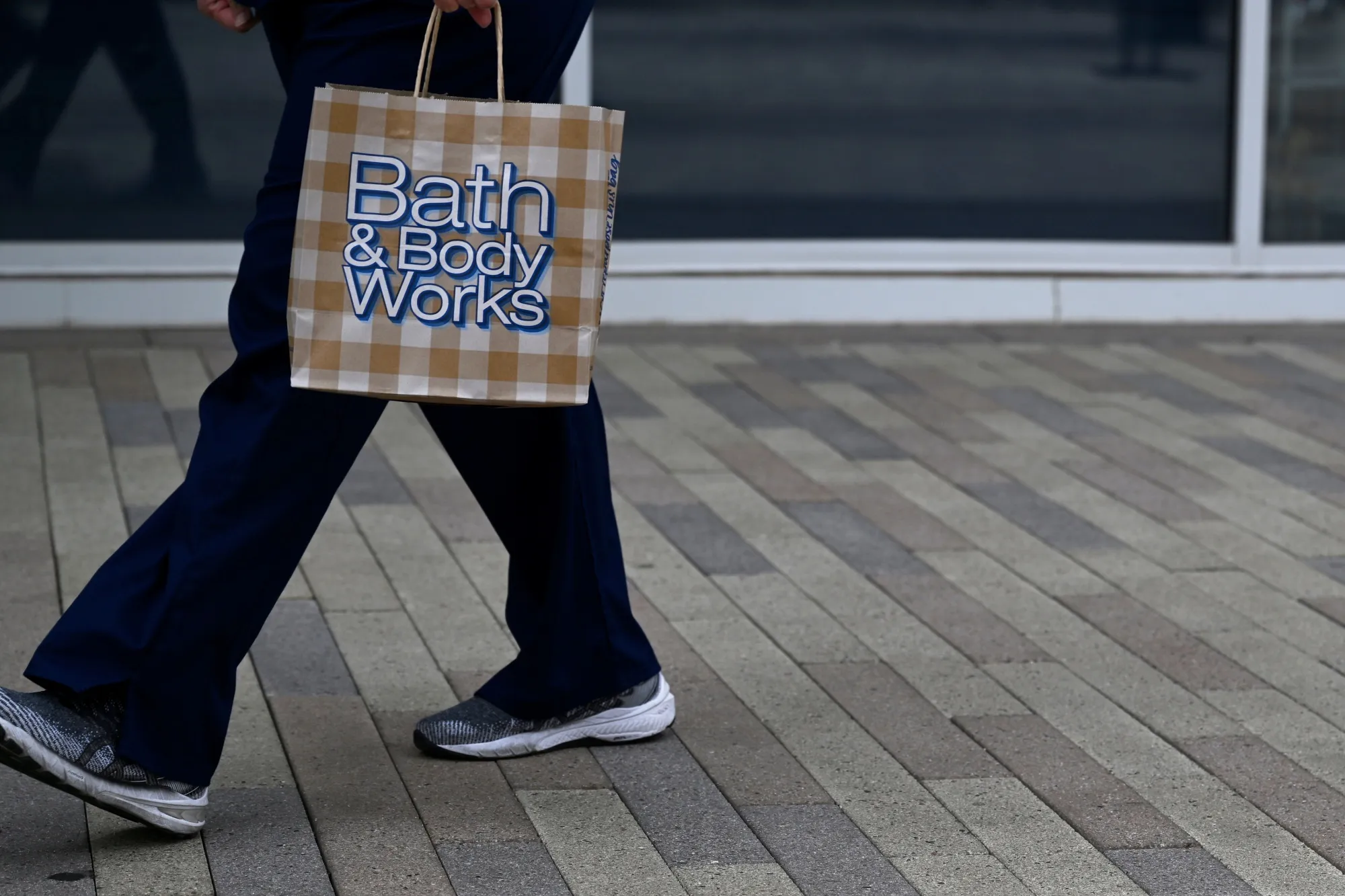 Analysts say companies that can lure customers with innovative products, value and convenience will be holiday winners.