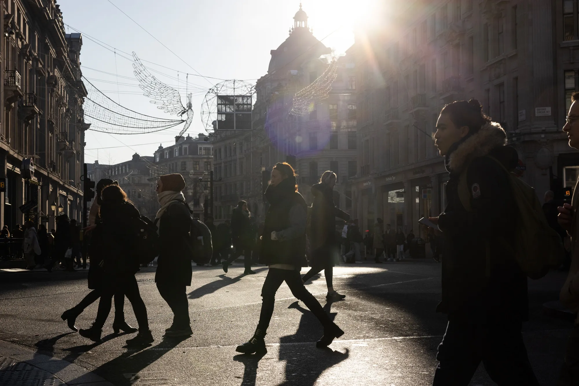 Shoppers in London, UK, on Dec. 16.