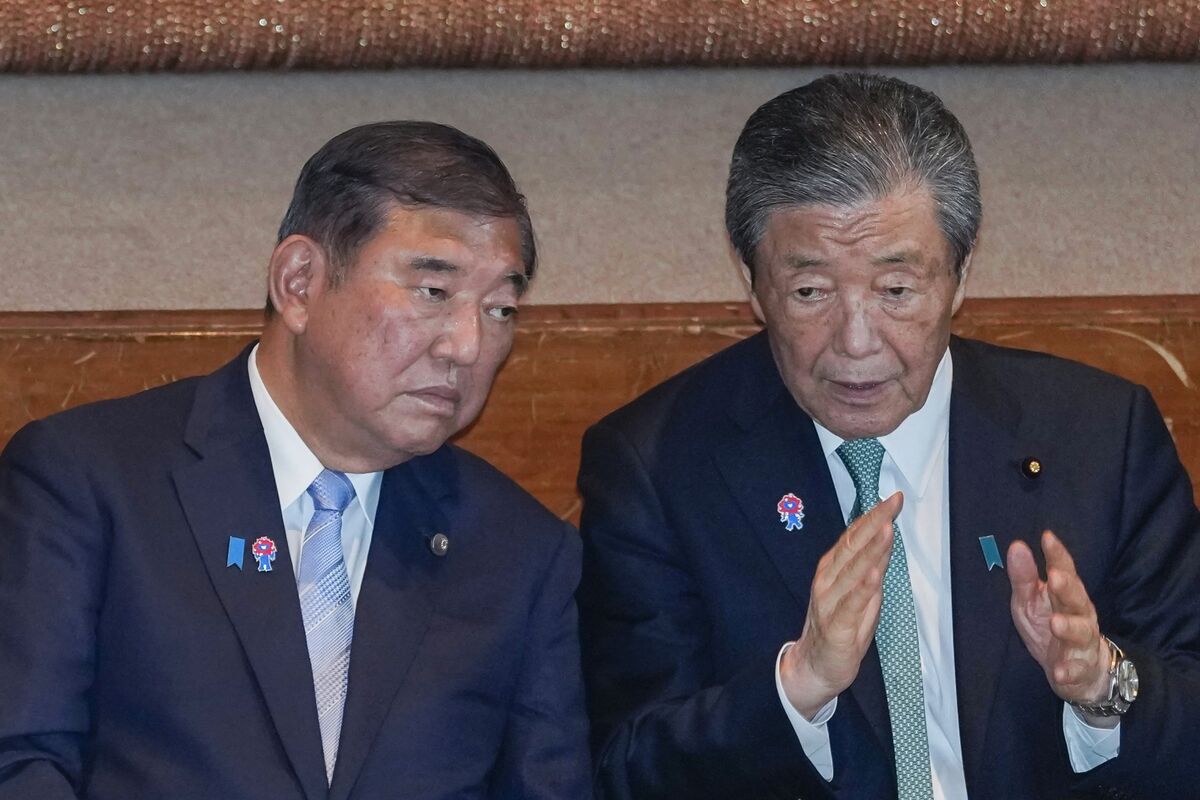 ブルームバーグのニュース記事「自民が総裁選前倒しの可否を検討へ、「石破おろし」続く－両院総会」の画像