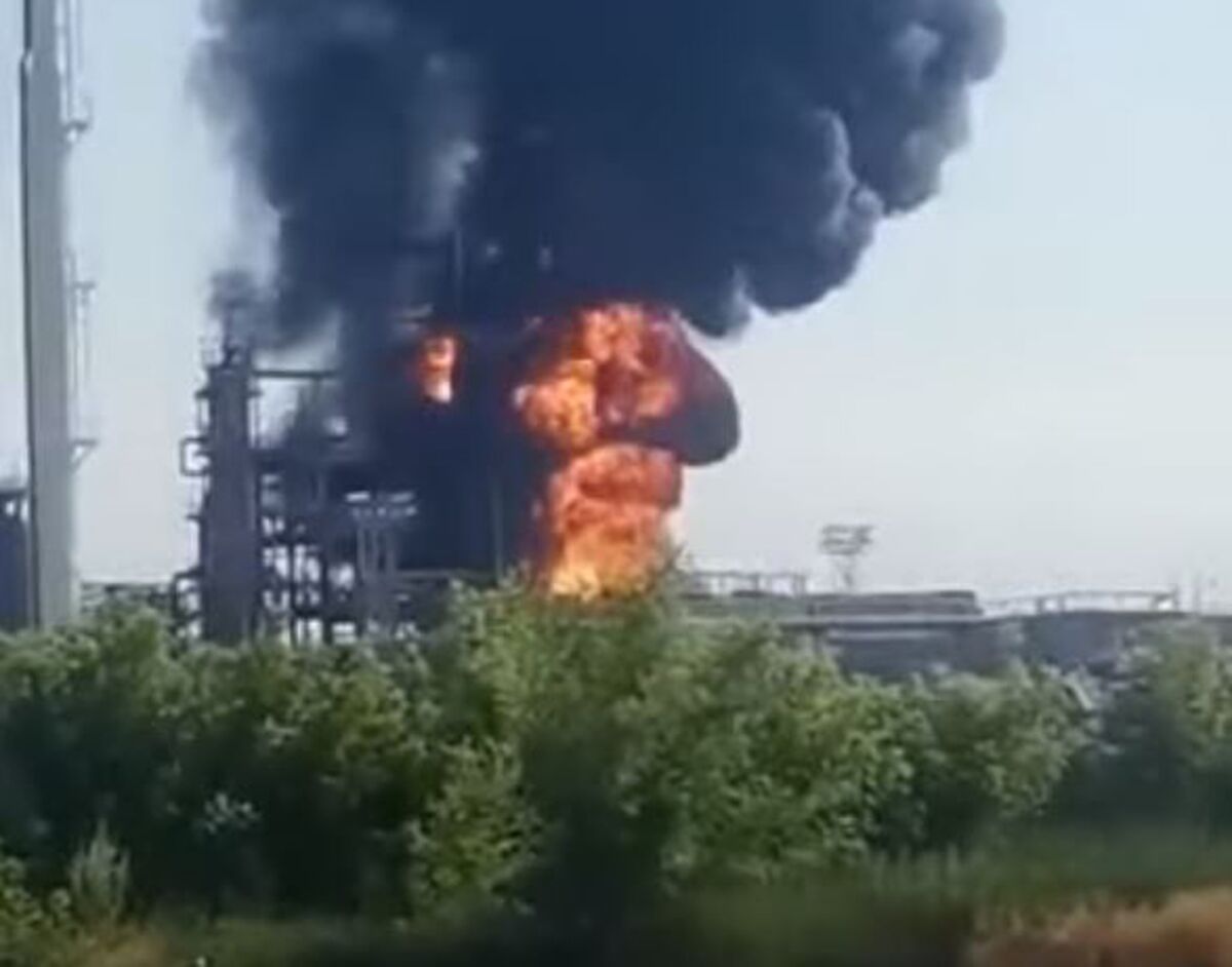 Russia Blames Rostov Oil Refinery Blaze on Ukrainian Drone Strike - Bloomberg