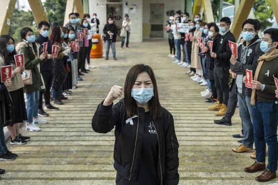 Hong Kong Medical Workers Strike in Bid to Shut China Border