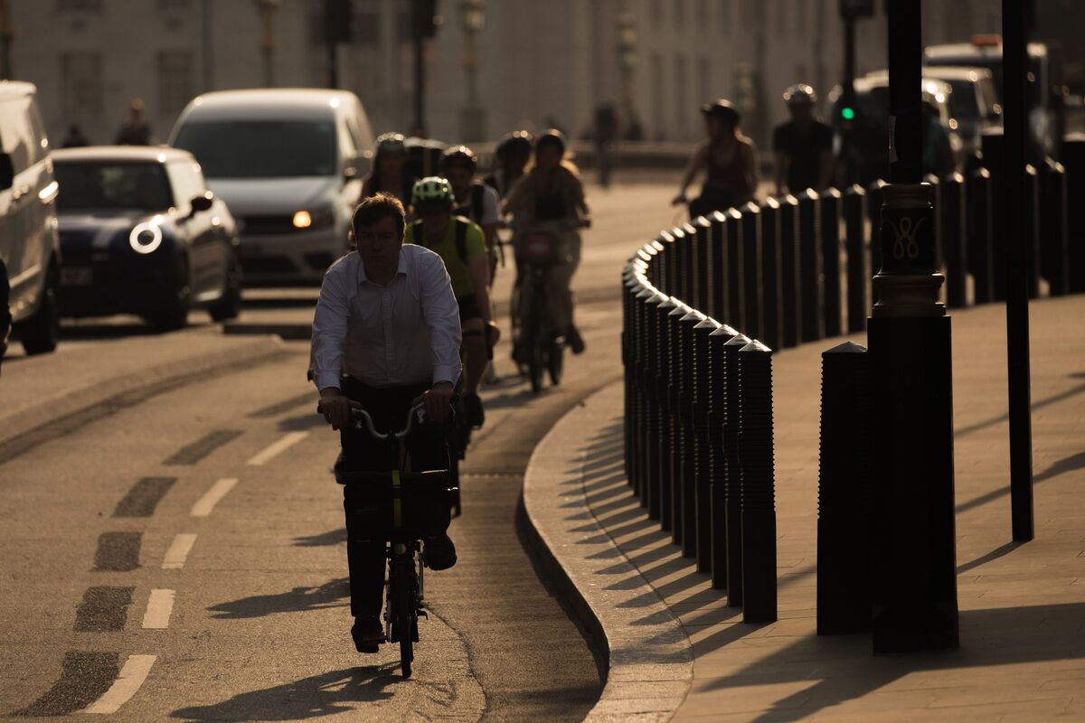 Switching From Cars to Bikes Cuts Commuting Emissions by 67% - Bloomberg