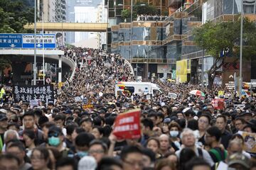 Hong Kong Protests Yellow Vests Show Long Road Ahead Bloomberg