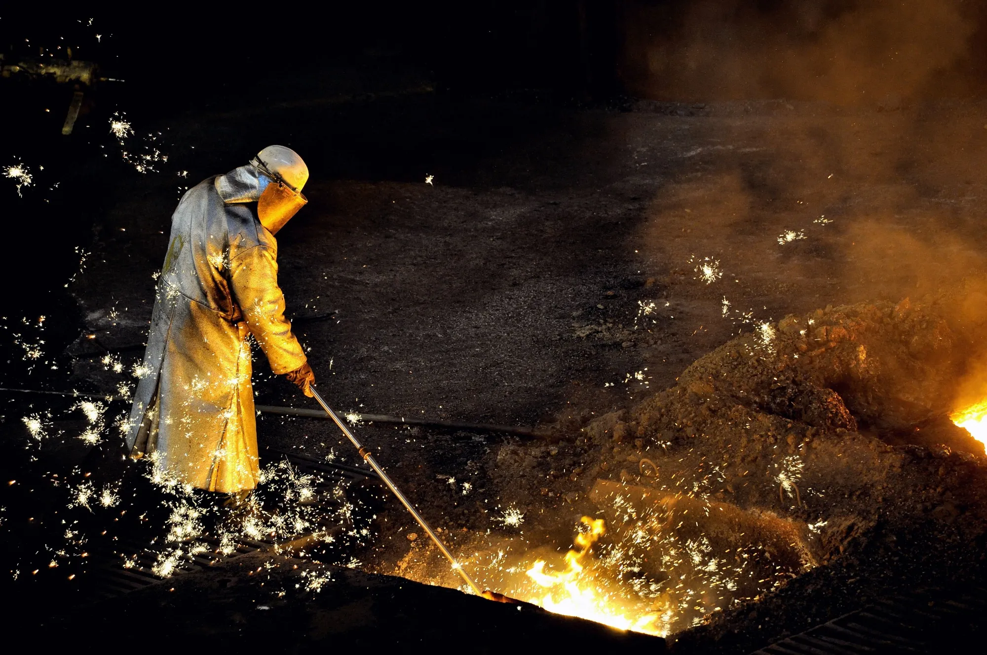 The sustainability-linked bond (SLB) market is accessible to heavy polluters like cement producers and steel manufacturers that might otherwise struggle to identify projects eligible for green bonds. But there&nbsp;are significant problems with SLB design and execution.