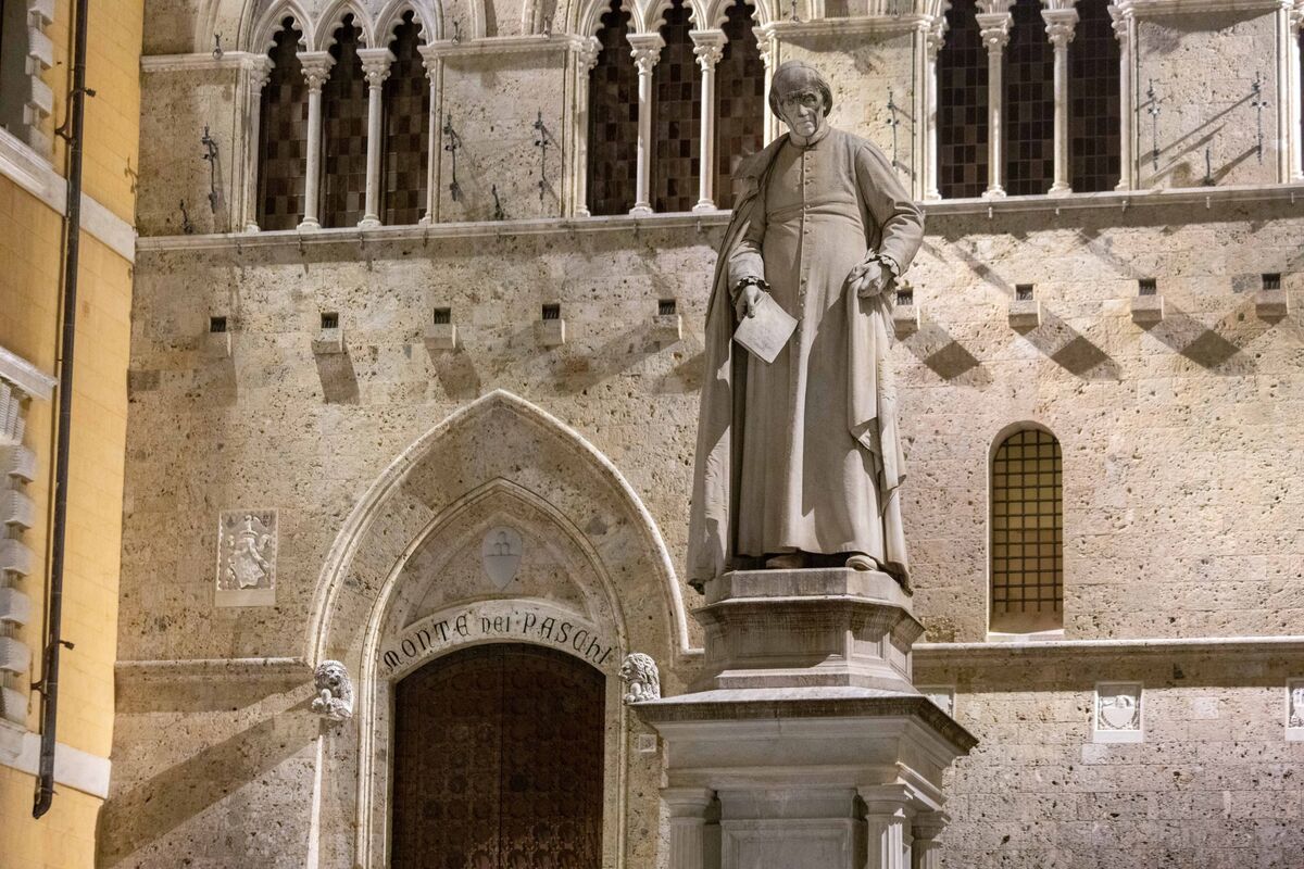 Italy Mulls Monte Paschi Stake Options Ahead of Intesa Takeover