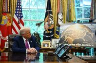 TOPSHOT-US-POLITICS-TRUMP-DEFENSE