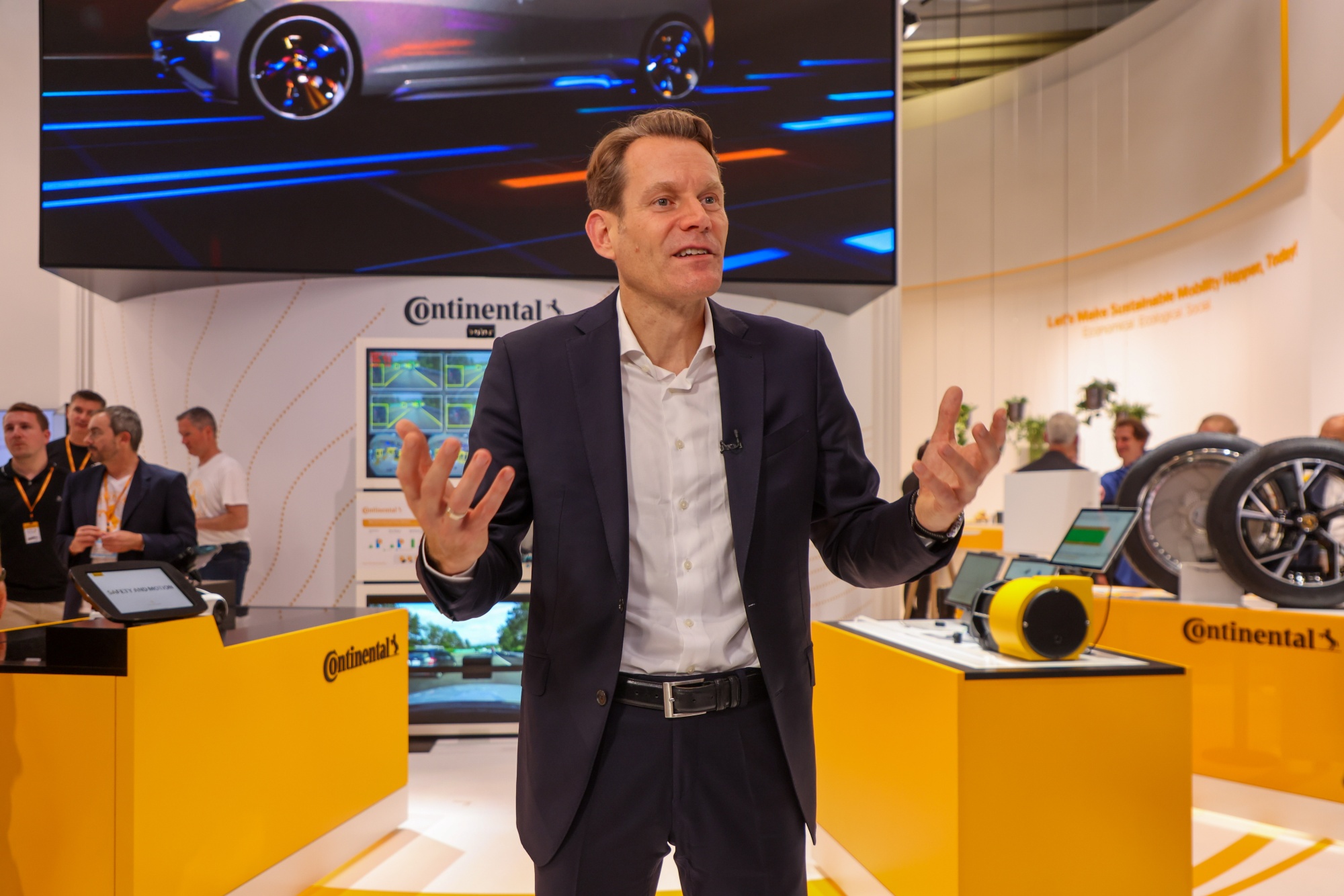 Continental AG to Study Auto Divestments in Bid to Shore Up Profitability -  Bloomberg