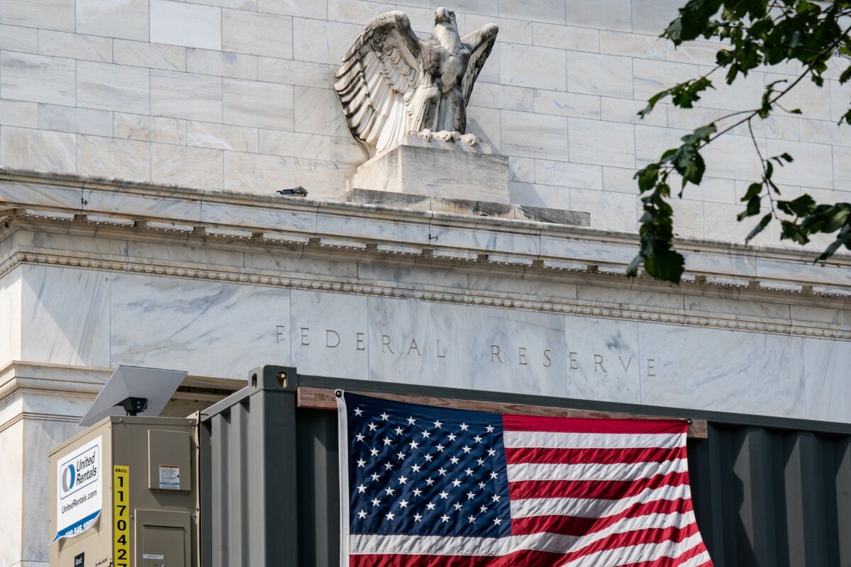 ブルームバーグのニュース記事「米30年債利回り５％台、ＦＲＢ金利据え置き観測－円安加速148円後半」の画像