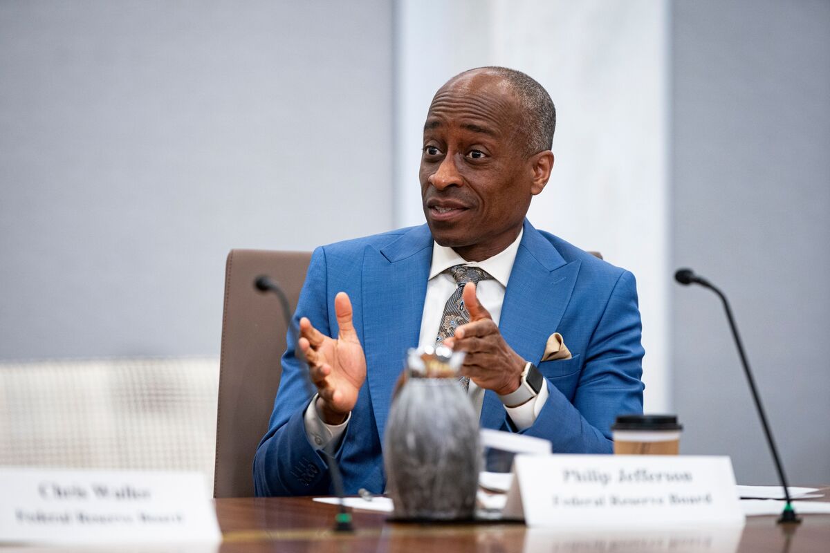 🟪"Philip Jefferson: La Federal Reserve Impegnata a Contenere l'Inflazione Nonostante i Cambiamenti di Politica"