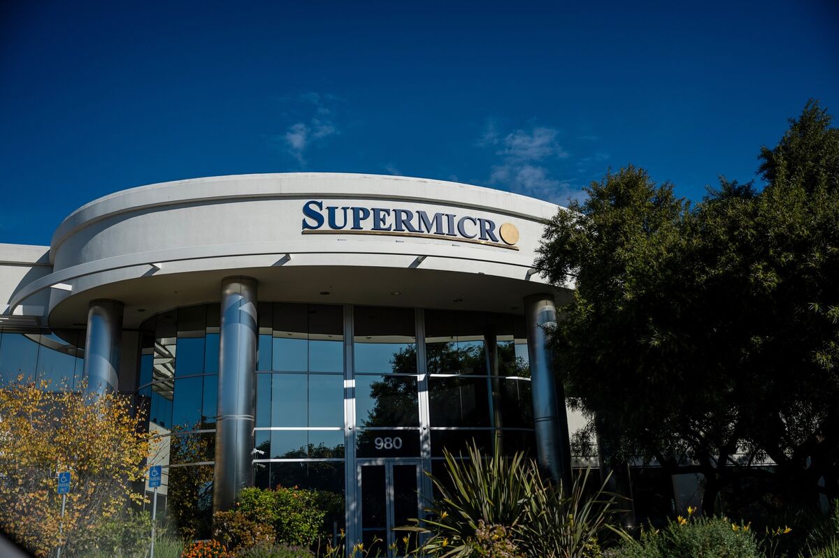 Super Micro Projects Surprise Revenue Miss on Later Deliveries