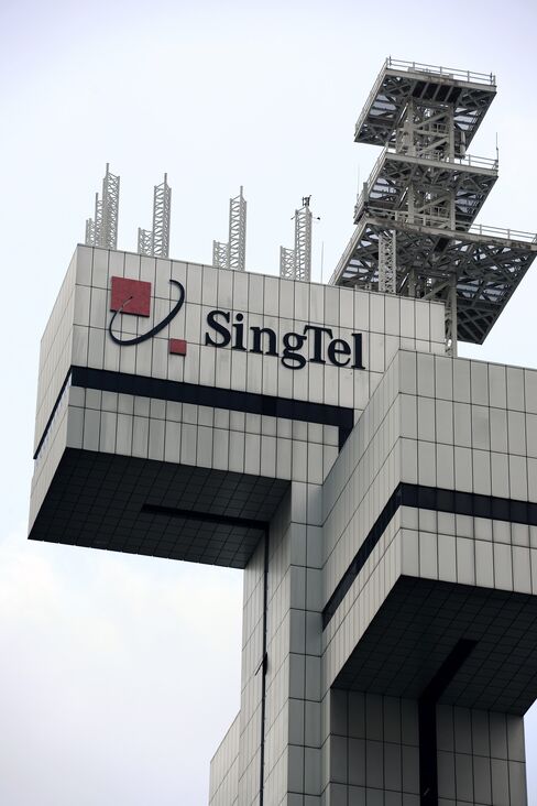 SingTel Said to Get Bids From Eutelsat, SES, KKR for Optus Unit