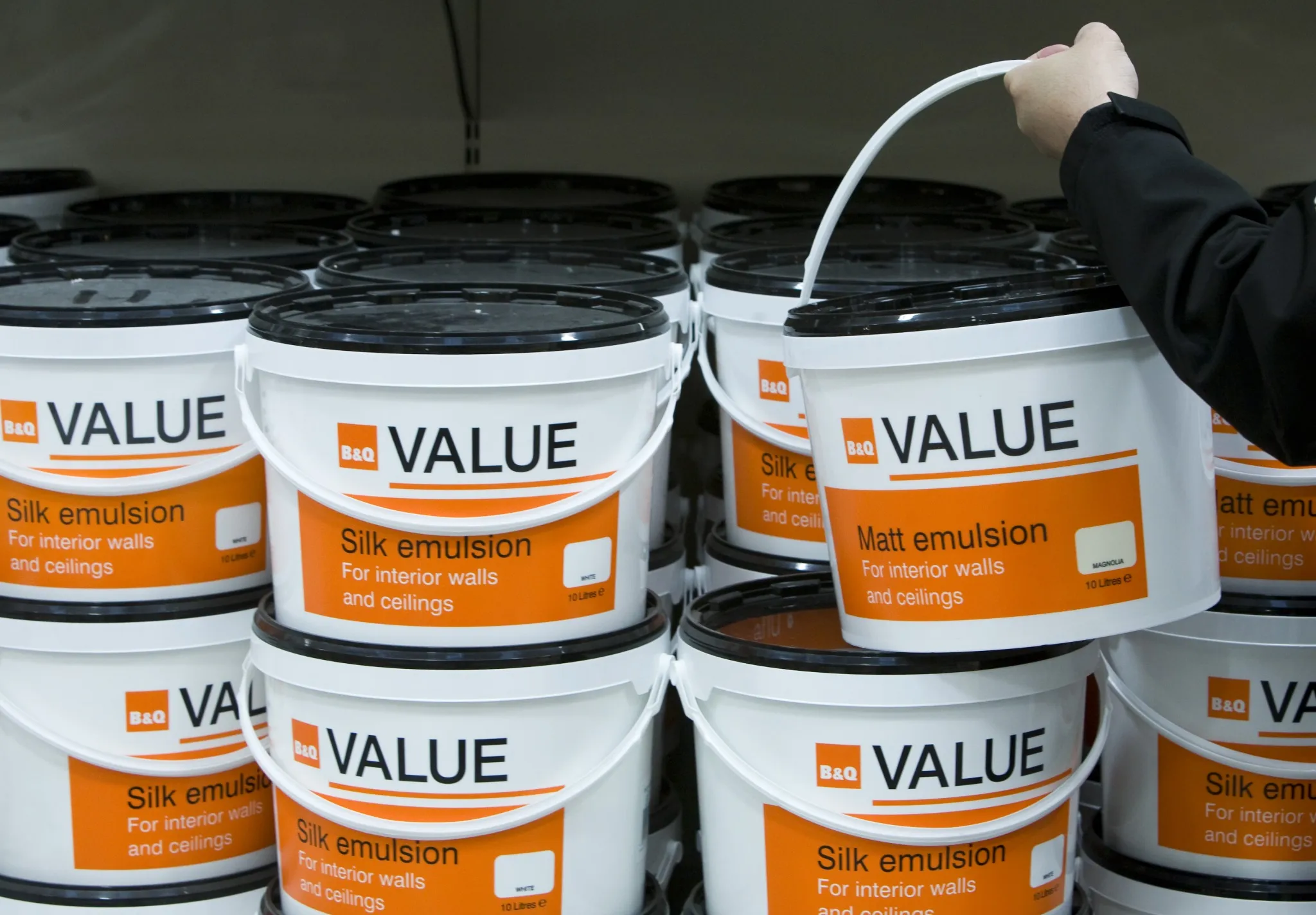 Kingfisher Shares Fall as Outlook Disappoints and UK Budget Costs Bite -  Bloomberg