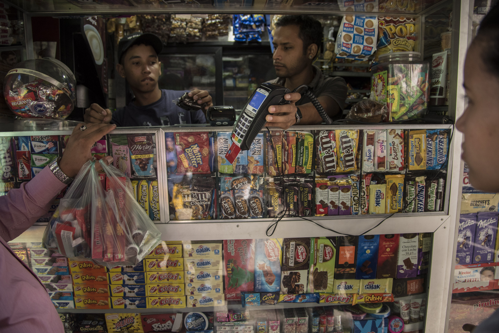 火を噴くベネズエラのハイパーインフレ 年率440000 突破 Bloomberg