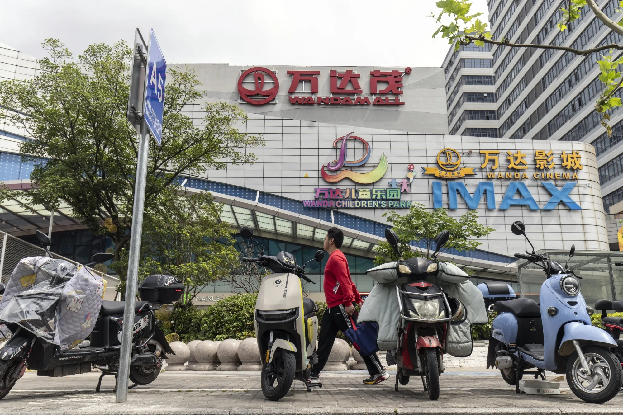 Wanda Mall Operator Is Said to Near Completion of Shareholder Revamp ...