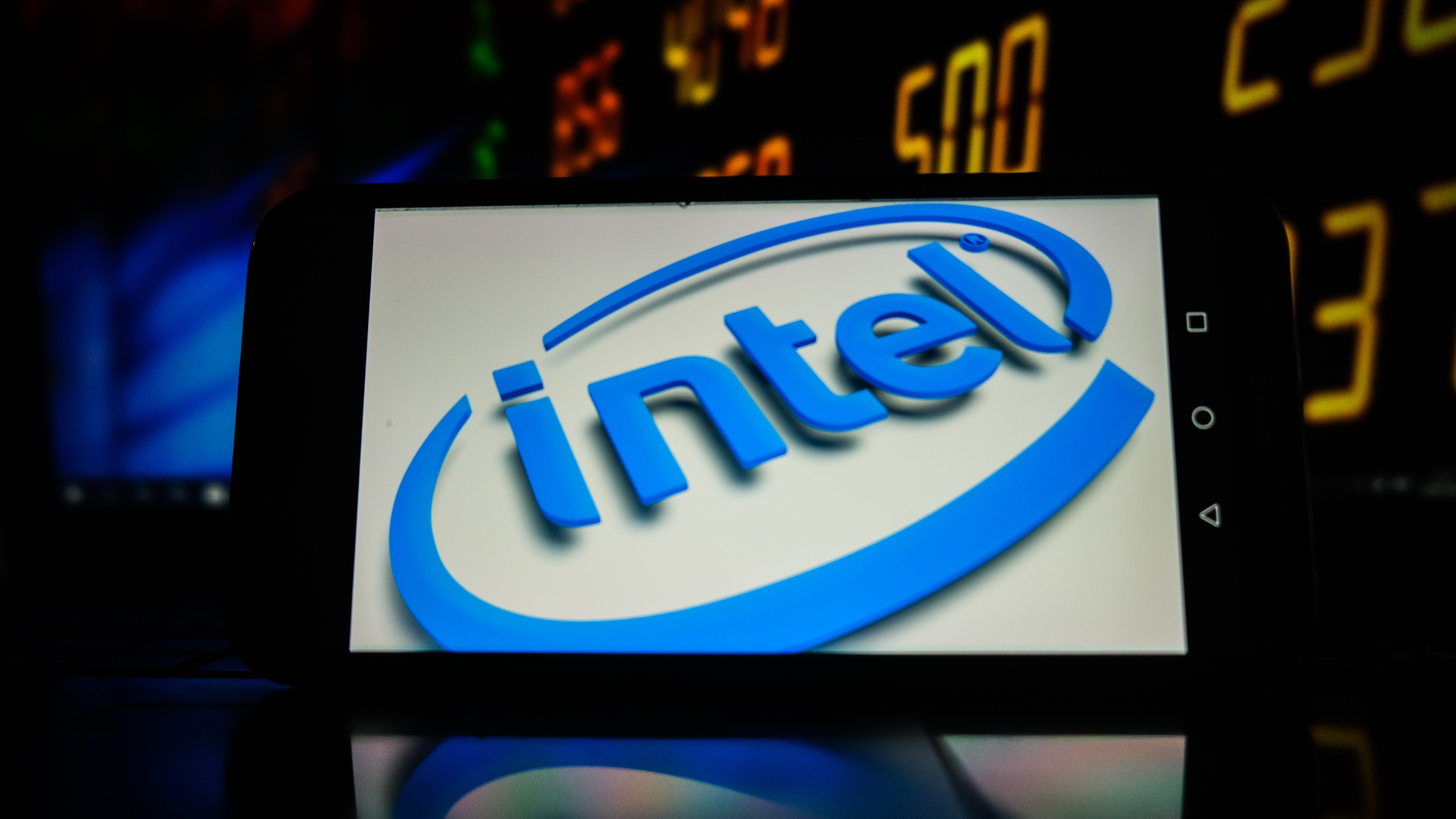 Watch Intel CEO On Working With Rivals, Solving Manufacturing Problems ...