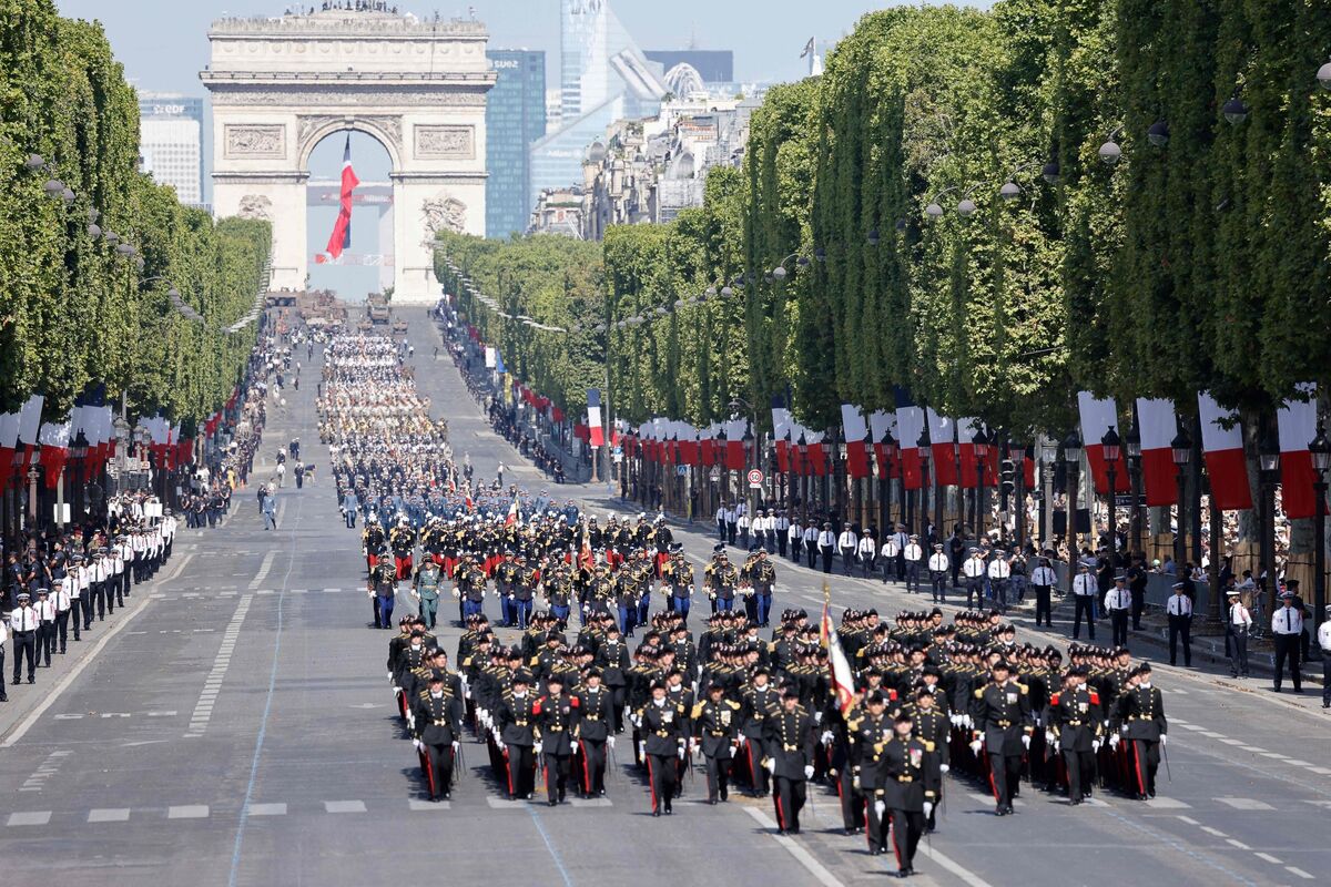 Bastille Day: Ukraine Plays Special Role in France Parade - Bloomberg