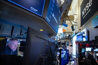Stocks Notch Back-to-Back Rally As Dollar Climbs