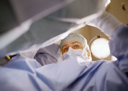 Doctors Succumbing to Hospitals Garnering Medicare Cash