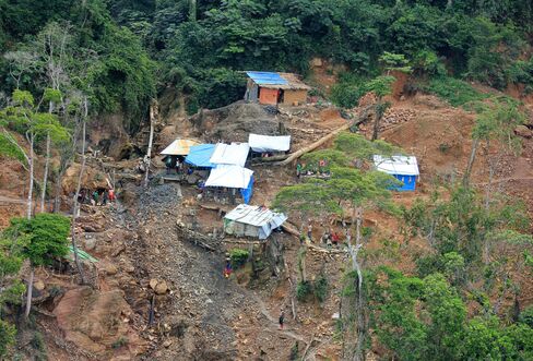 Around 40 artisanal miners continue to dig for tin on Mpoma South, one of two mine sites at Alphamin Resource's Bisie project in Walikale territory, eastern Democratic Republic of Congo.