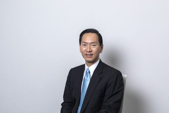 China Arrivals to Offset Exodus to U.K., Hong Kong Aide Says