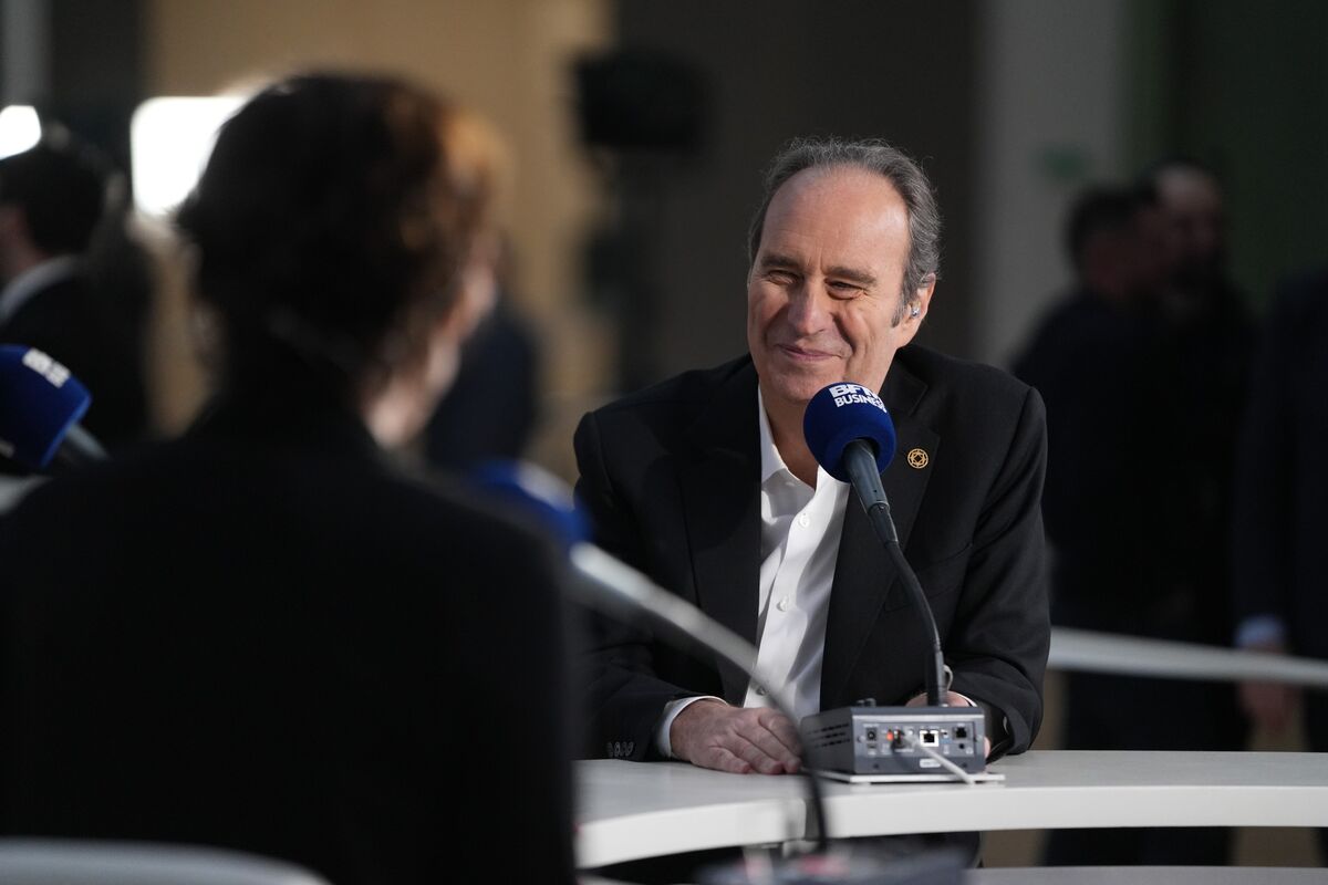 Eric Schmidt, Xavier Niel Back French AI Voice Startup Gradium