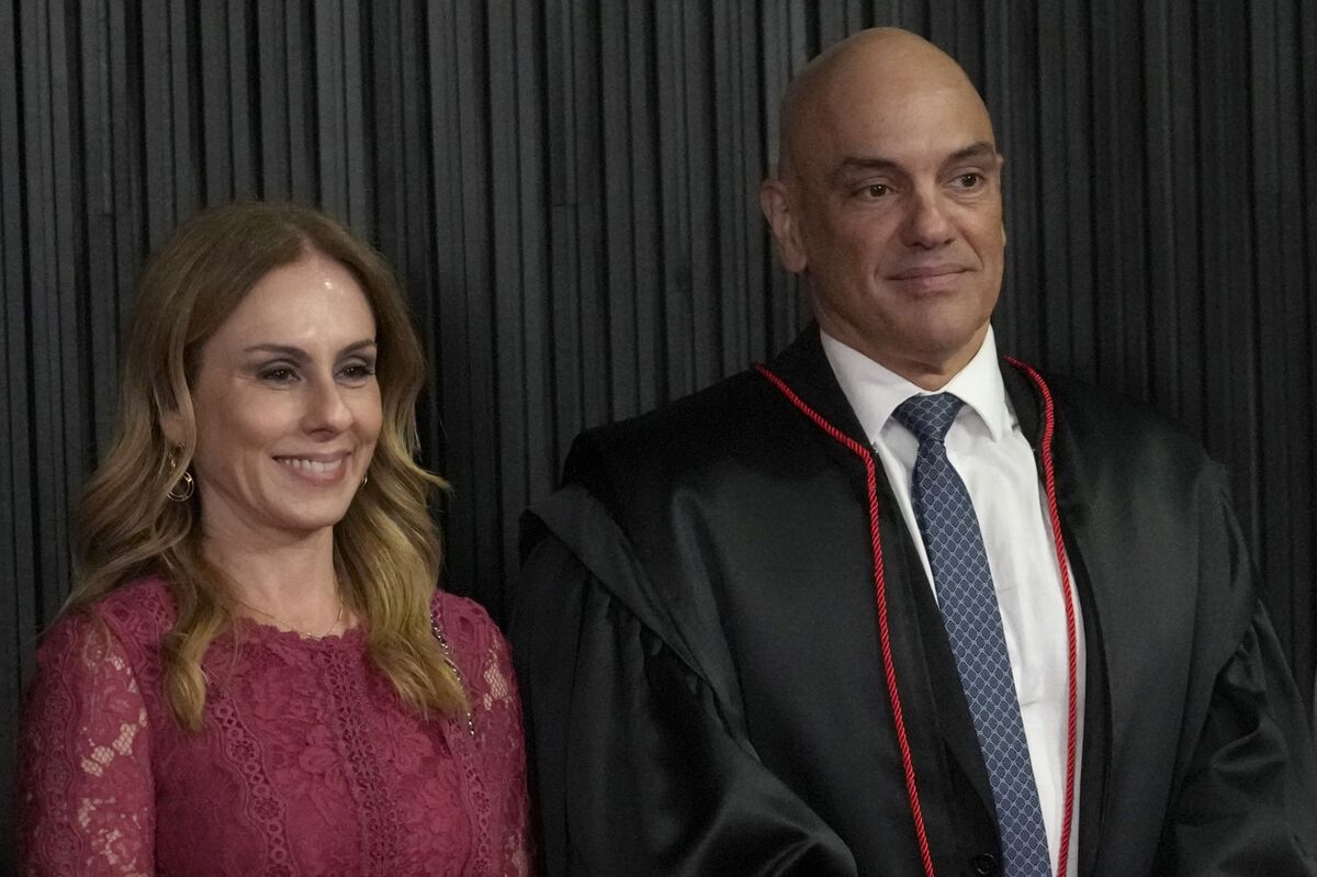 US Sanctions Brazil’s Top Judge as Bolsonaro’s Son Indicted