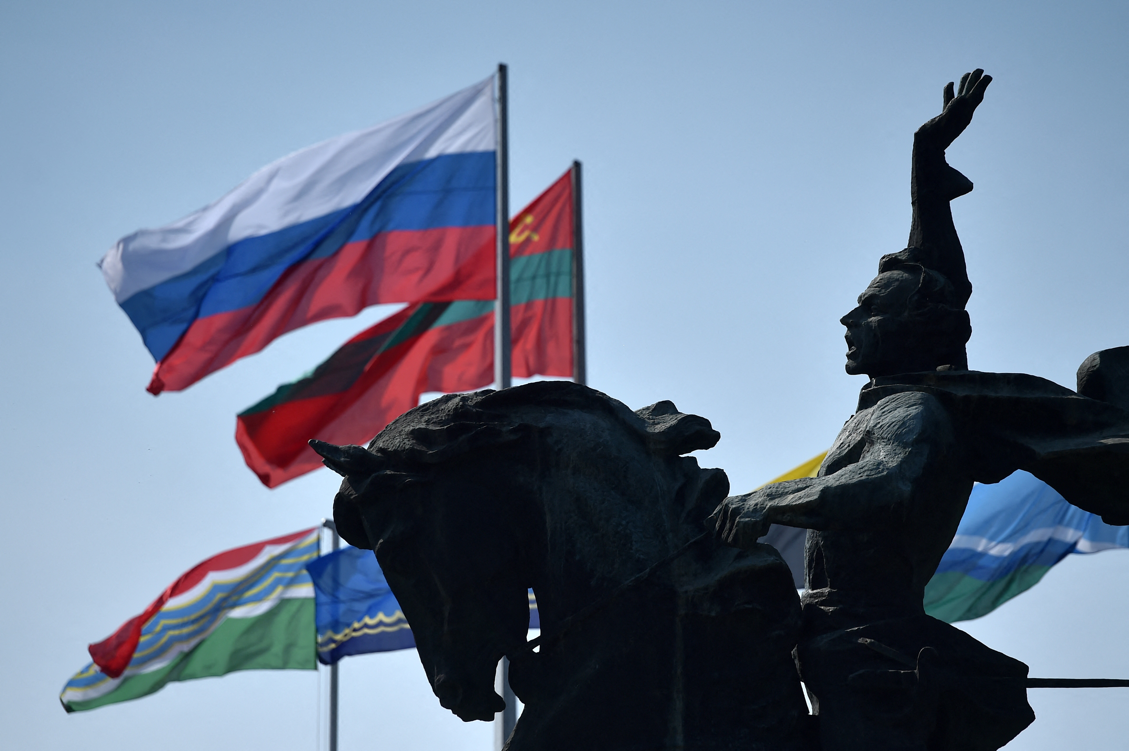 State flags of Russia and Transnistria in&nbsp;Tiraspol.