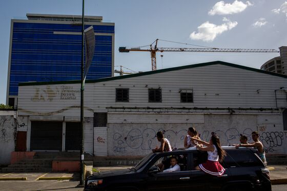 In Caracas of All Places, a Construction Boom Suddenly Emerges