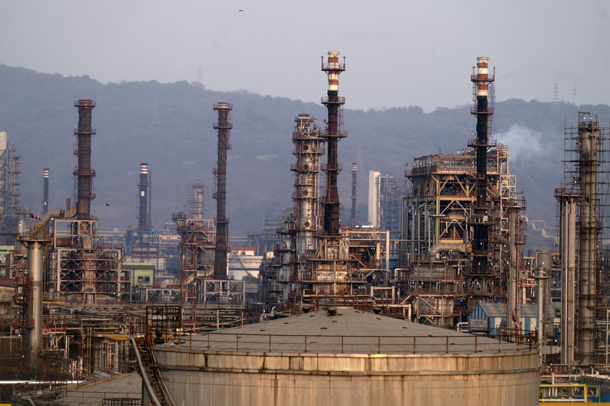 India Says Growth Outlook Brightens as Middle East Risks Ease