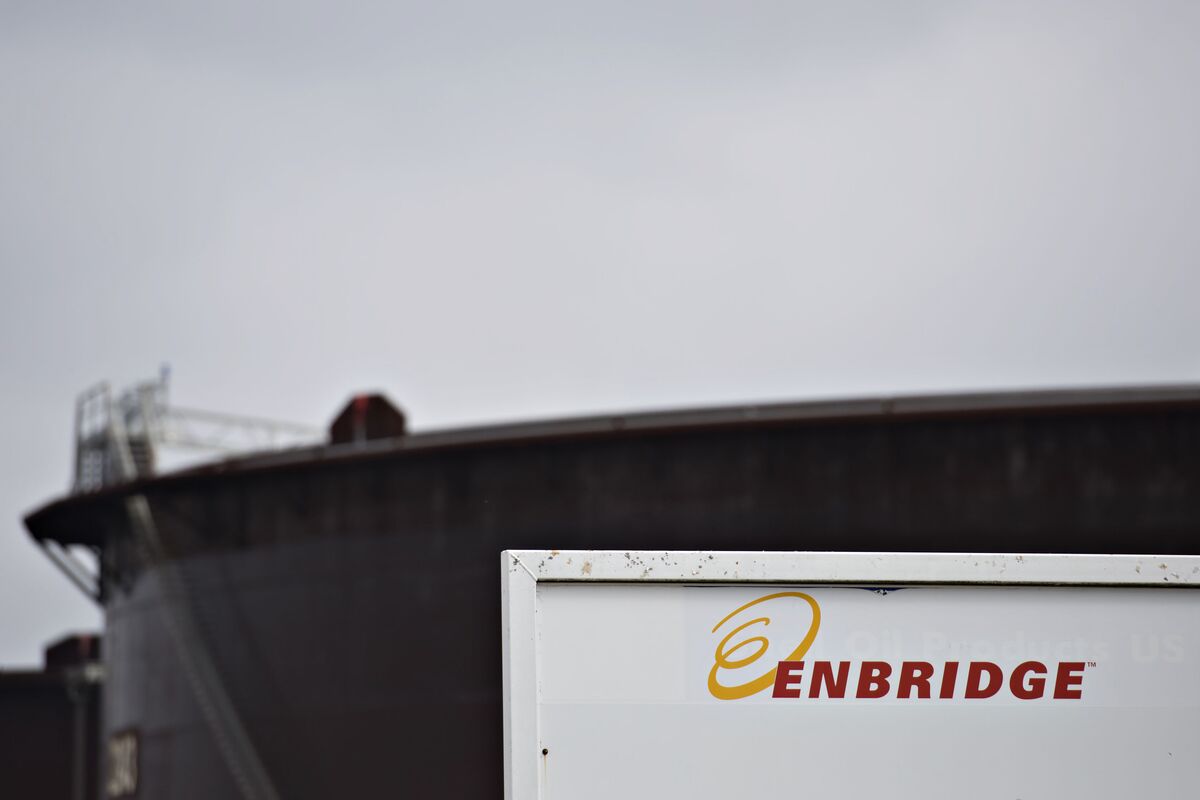 bloomberg.com - Robert Tuttle - Canada Shows 'Purpose' in Gas Pipeline Approval, Enbridge Says