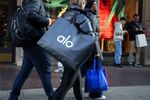 A shopper carries an Alo bag in the SoHo neighborhood of New York, US, on Monday, Nov. 24, 2025. Americans are planning to spend more this holiday season than last year, according to credit reporting firm TransUnion.