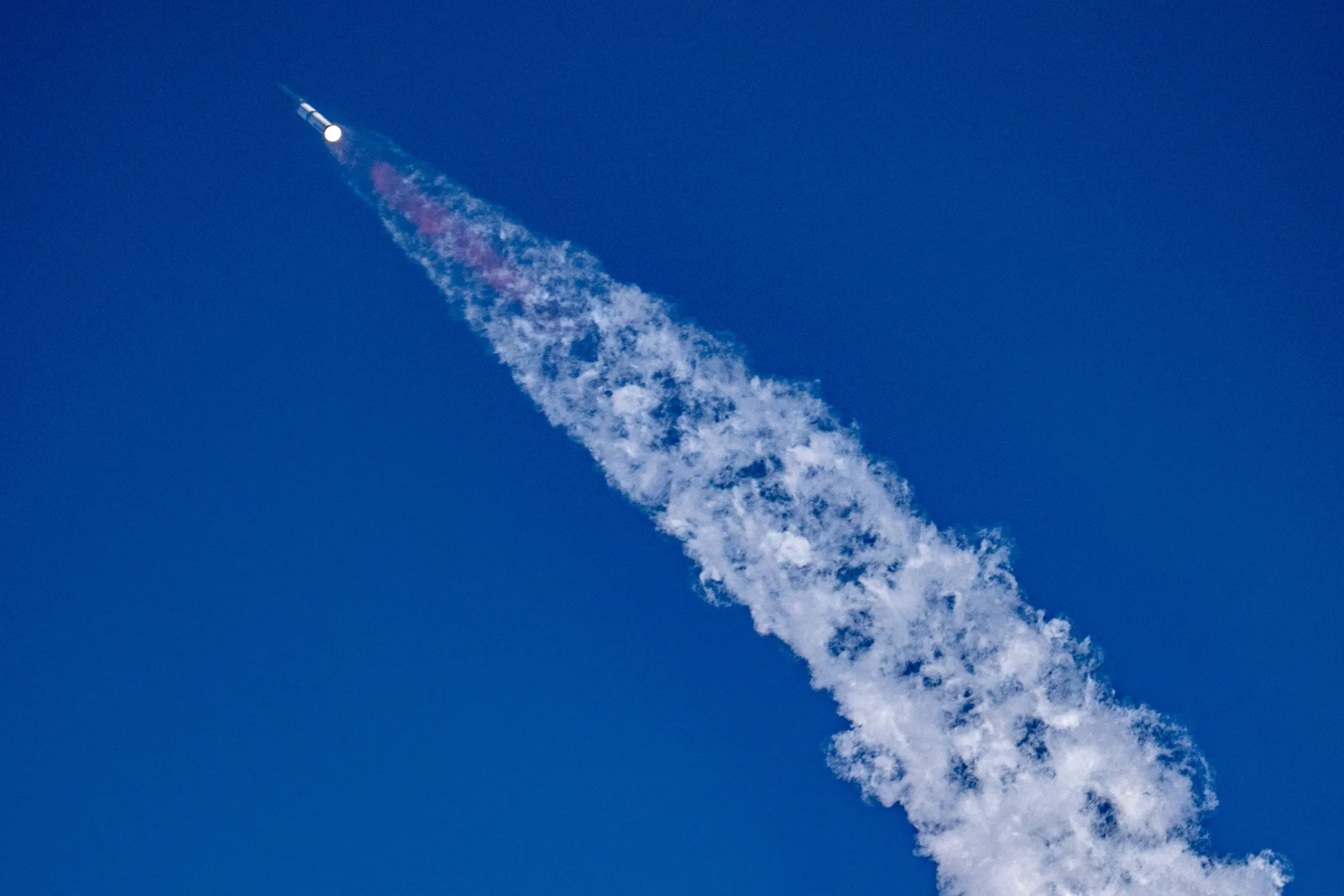 SpaceX launches its Starship rocket on May 27. The privately held company is among the startups executing tender offers that let&nbsp;employees sell shares on the secondary market as a way to retain talent.&nbsp;