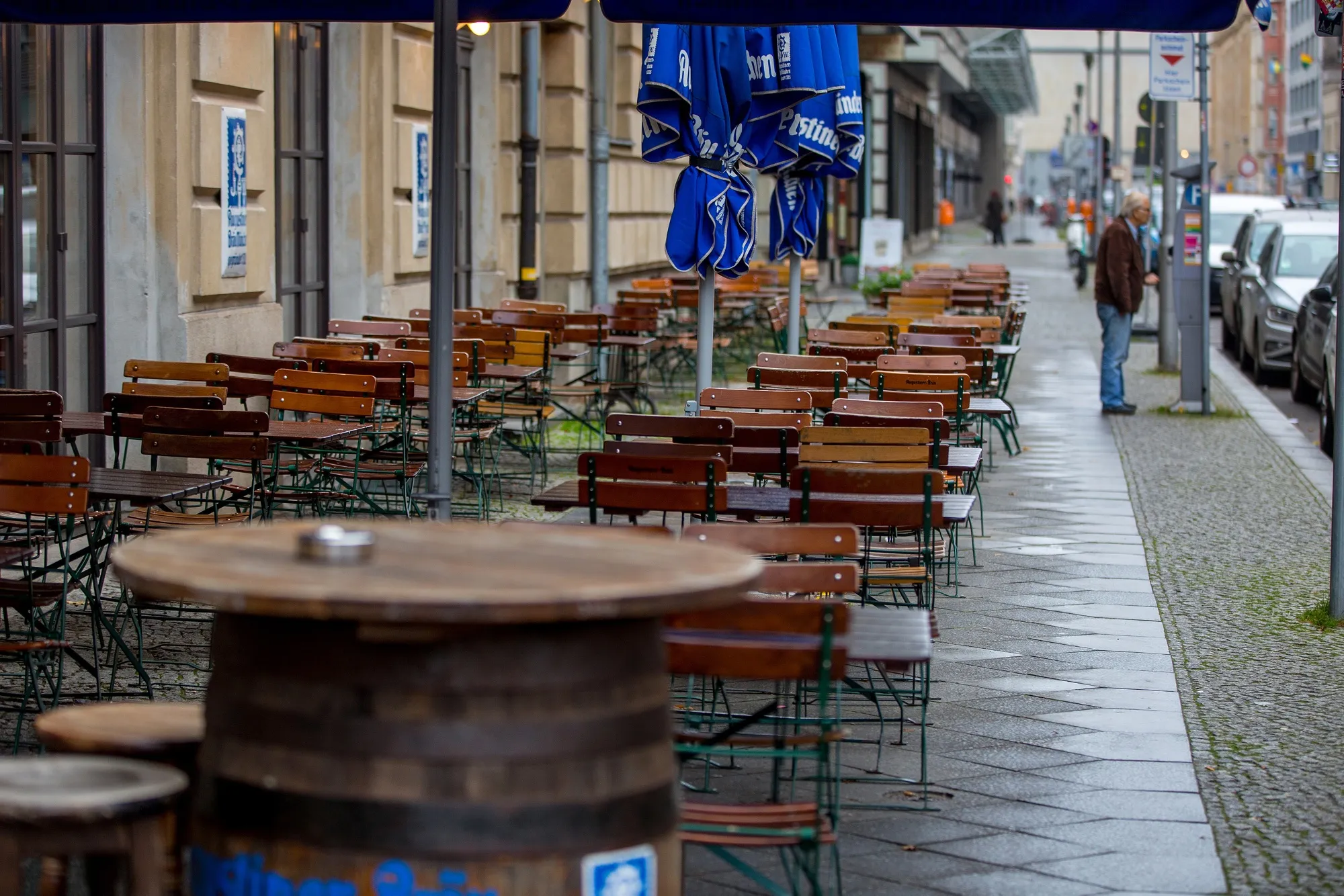 Empty tables and chairs outside a beer house in central Berlin on&nbsp;Nov. 18. Just months after people began to return to the office, German officials say the country is&nbsp;facing a return to lockdown.