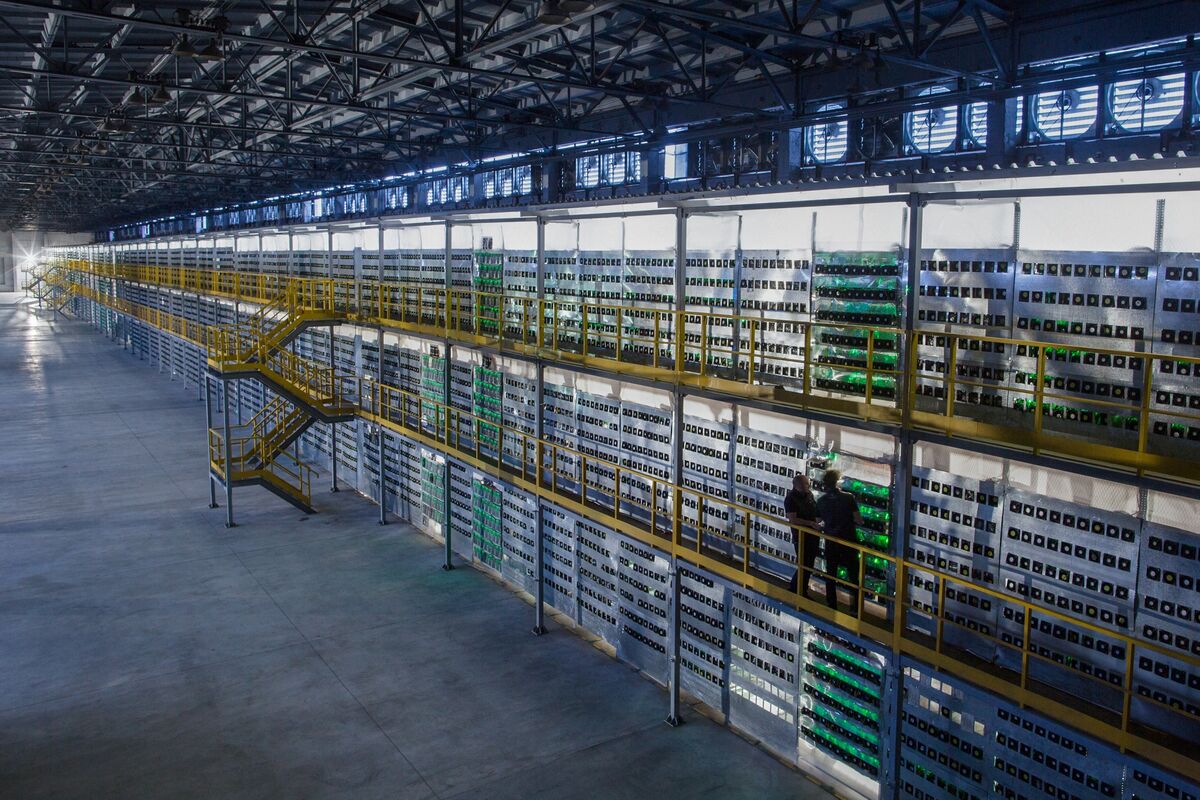 Inside Russia S Largest Bitcoin Mine Bloomberg