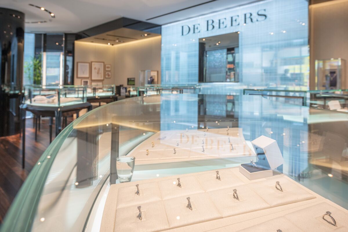 De Beers Diamonds Leave London Headquarters in Cost Cutting Drive