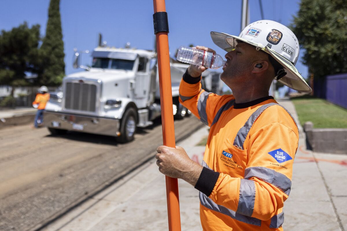 Extreme Heat Threatens Aussie Workers - Is RFK Jr.'s Stance Putting Lives at Risk?