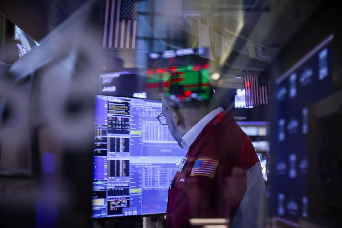 Stocks Waver as Traders Stay on Sidelines Ahead of Fed, Oracle