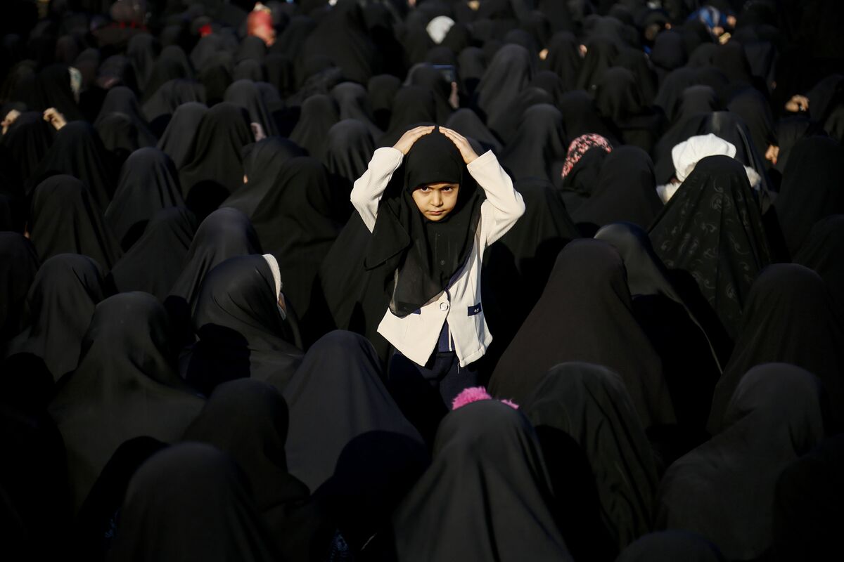 Iran Parliament Upholds Women's Rights in Citizenship Debate - Bloomberg