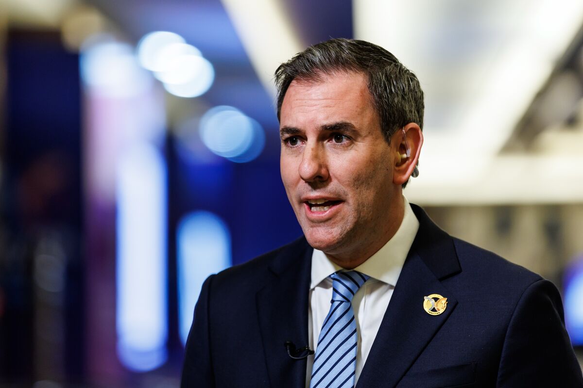 Australia to Manage Engagement With US and China, Treasurer Says