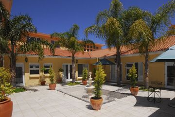 La casa tiene un patio interior.