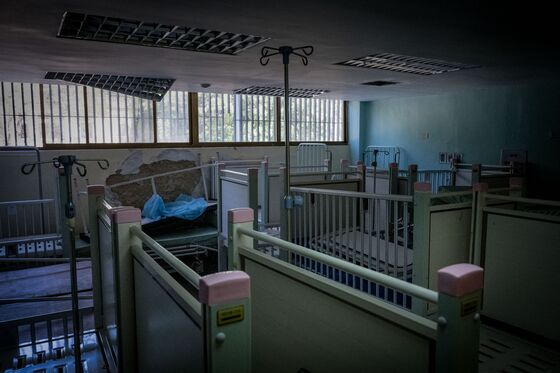 The Bleak and Scary World Inside a Venezuelan Women's Hospital