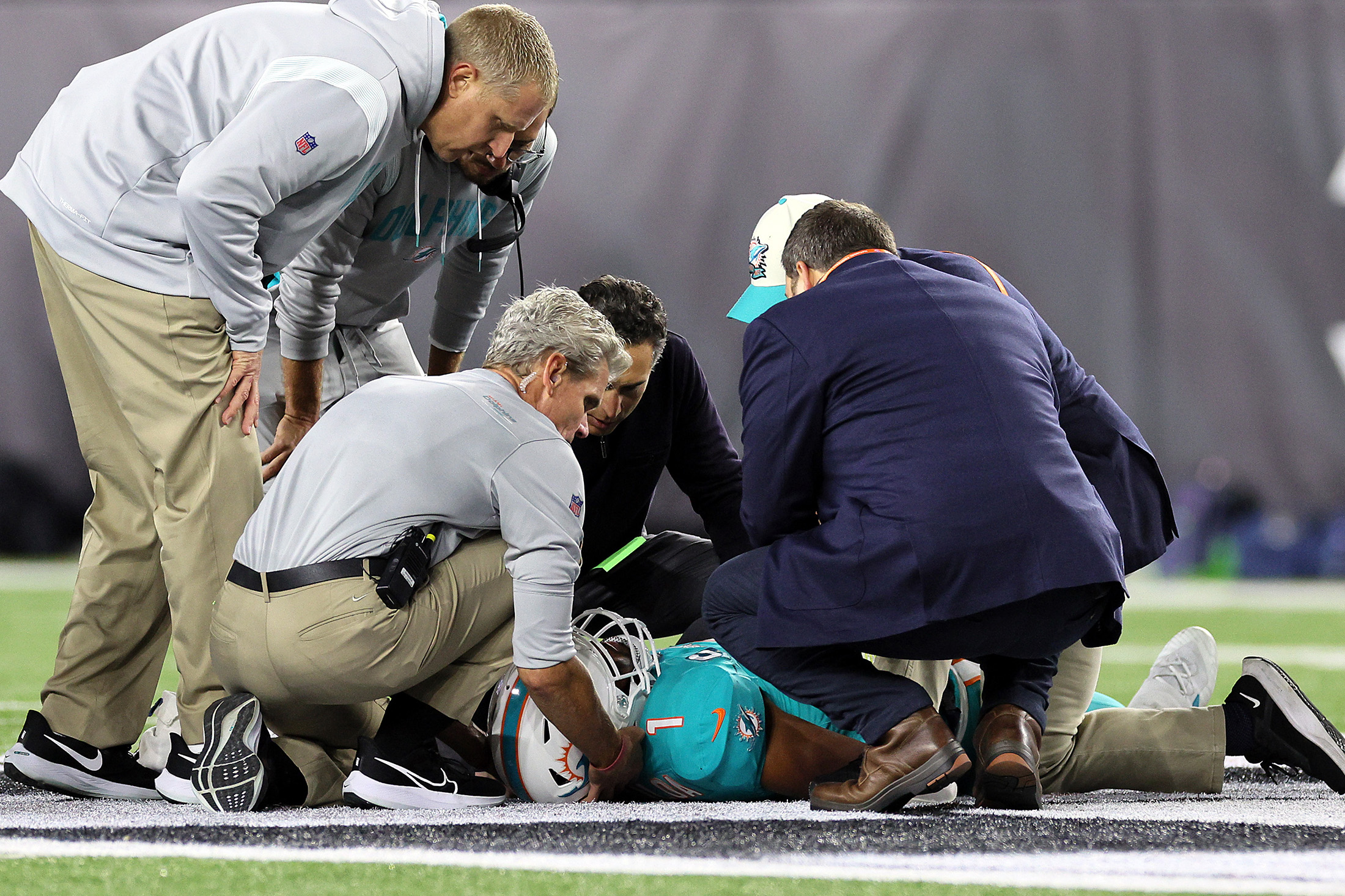 Dolphins quarterbacks out of concussion protocol 