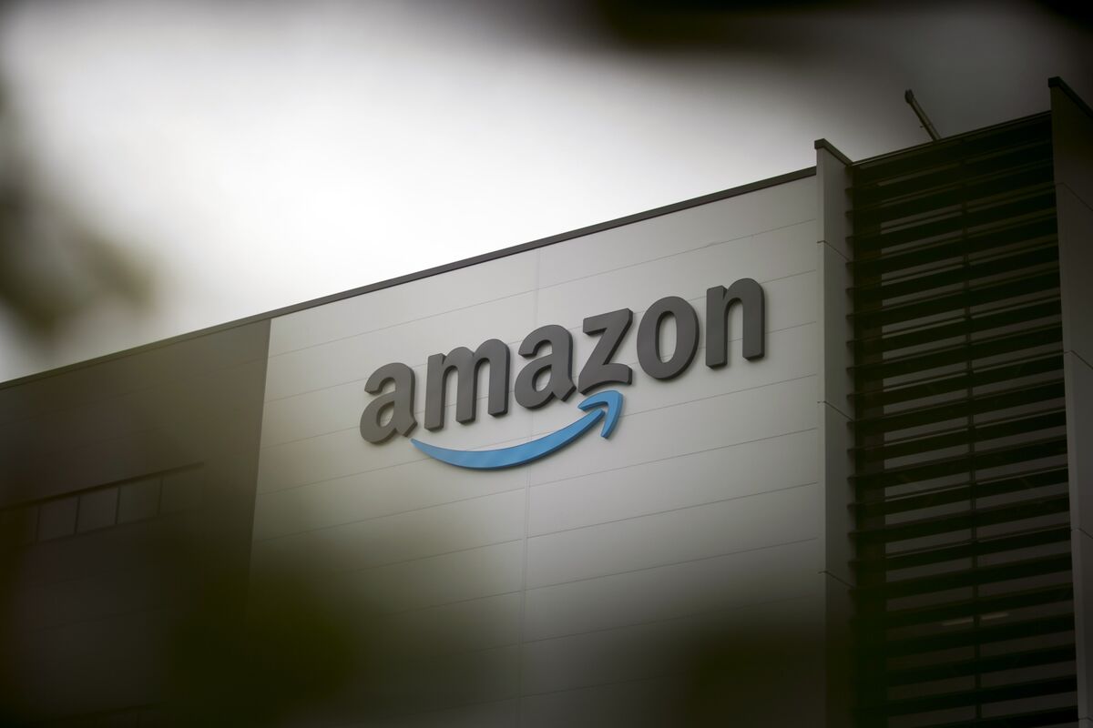 Amazon encourages some customer service staff to work from home, sources say to cut real estate costs; source: Amazon plans to close multiple US call centers (Spencer Soper/Bloomberg)