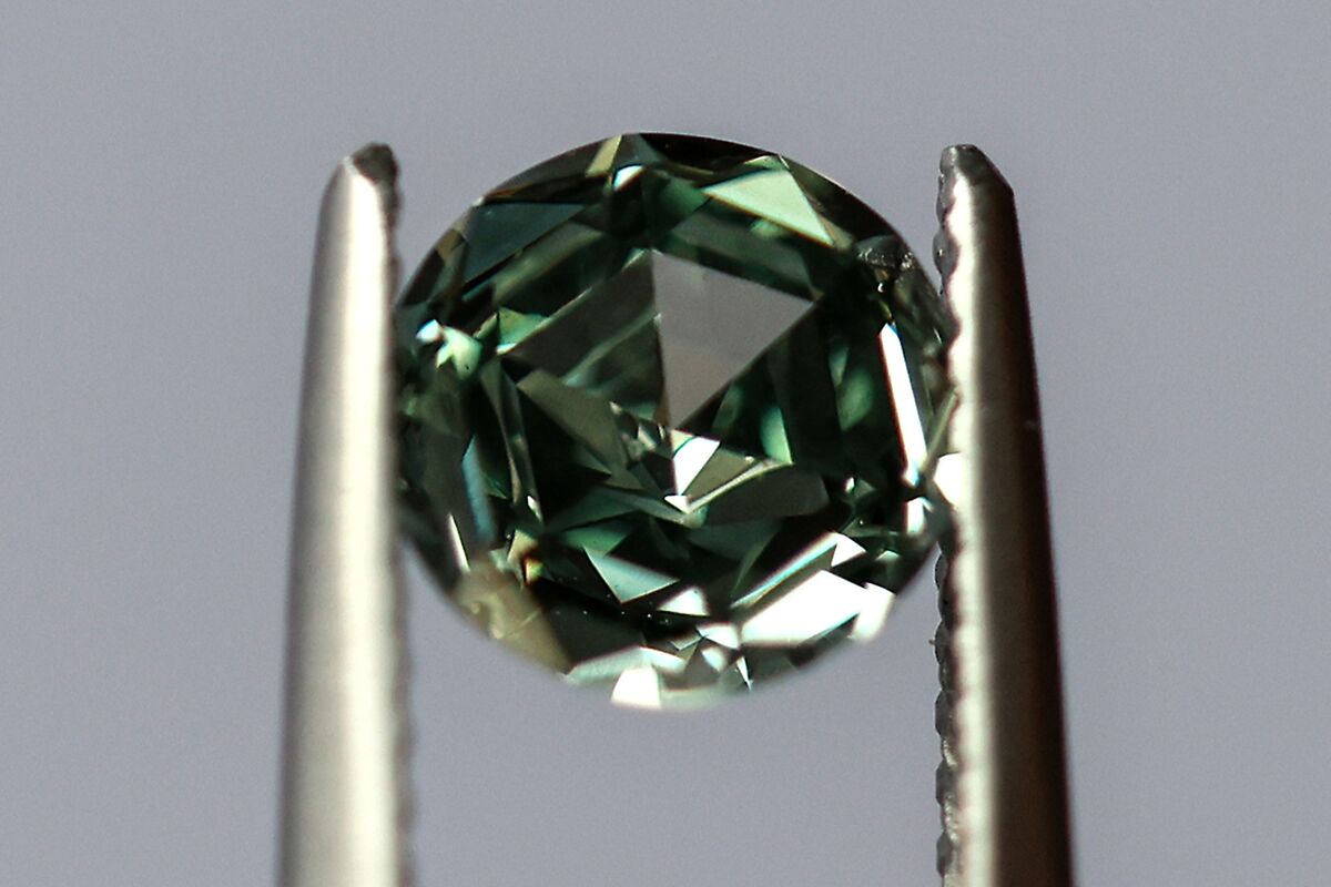 Why Diamonds Won’t Replace Gold as a Safe Haven