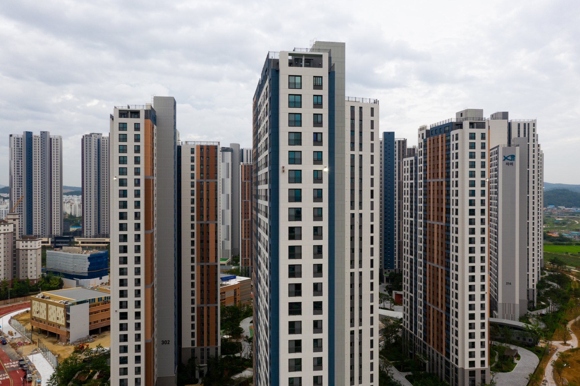 Seoul Rises to Asia Real Estate Leader After Controlling Covid Bloomberg