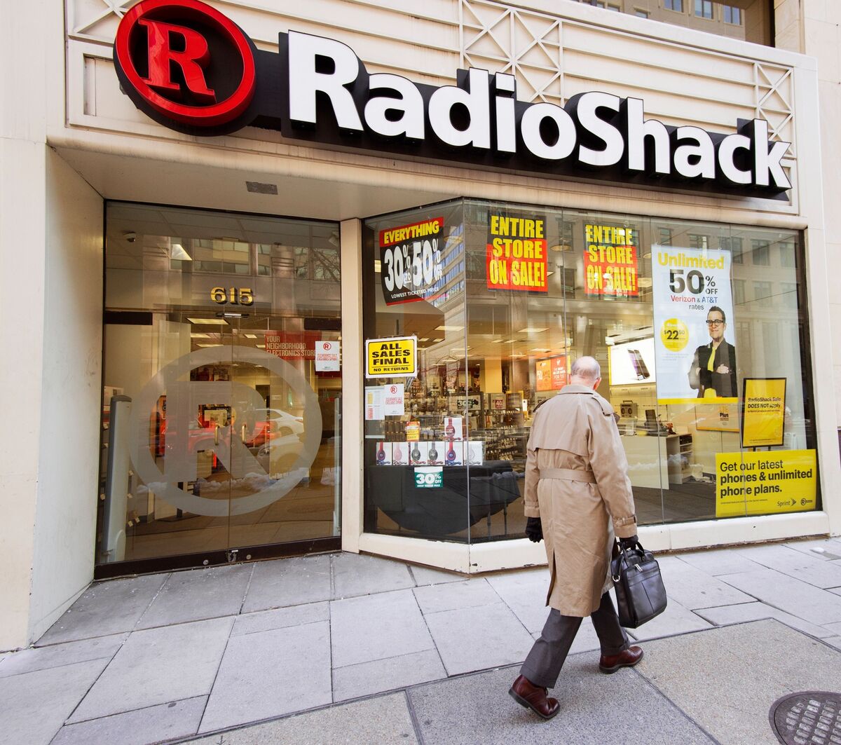 RadioShack Offensive Tweets Mark Its New Cryptocurrency Strategy