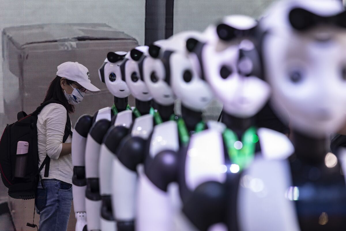 Chinese Tech Stocks Surge to Highest Since 2021 on AI Optimism