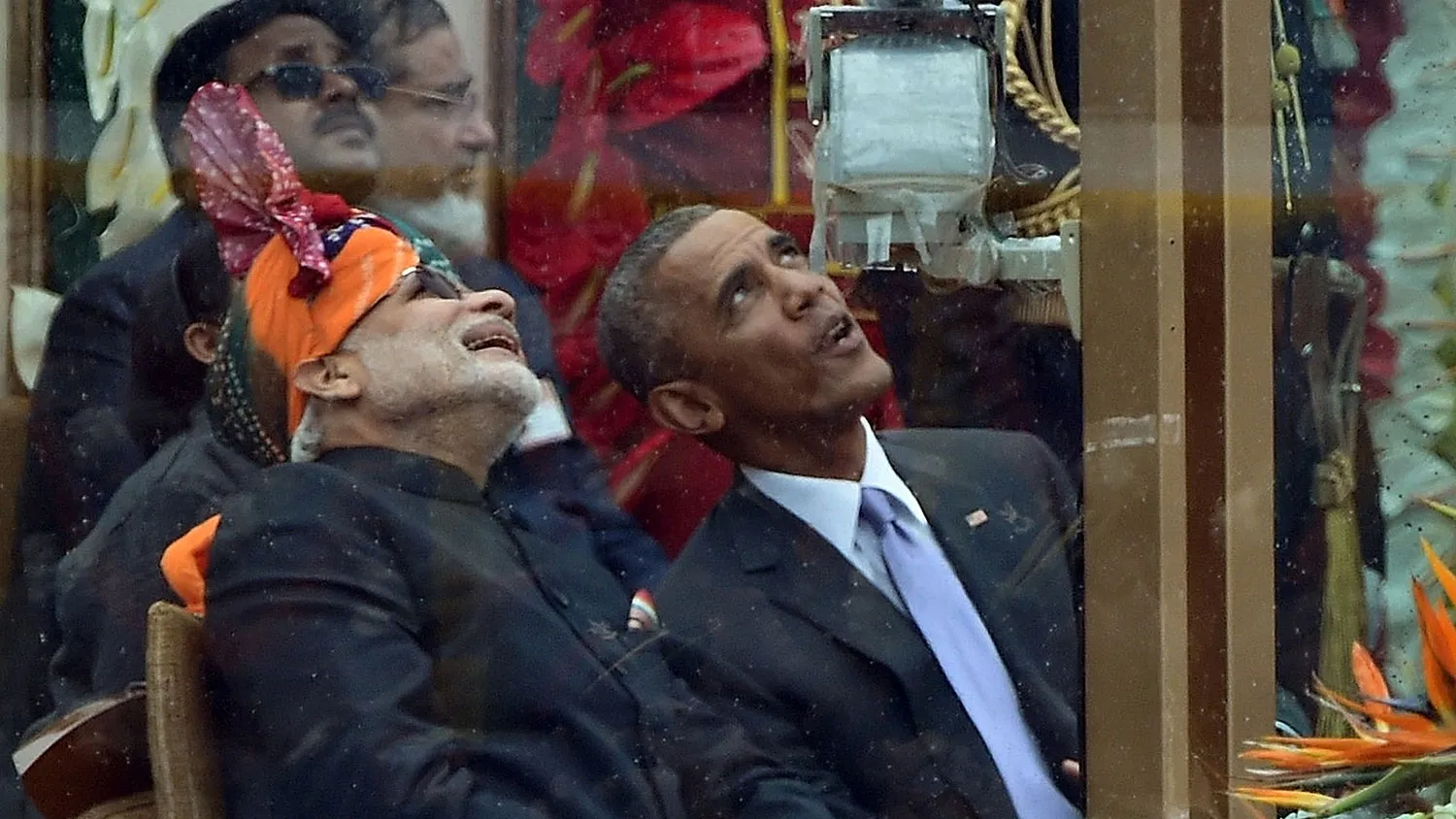 Indian Prime Minister Narendra Modi (L) talks with US President Barack Obama (R) while watching the fly-past during India's Republic Day parade on Rajpath in New Delhi on January 26, 2015.
